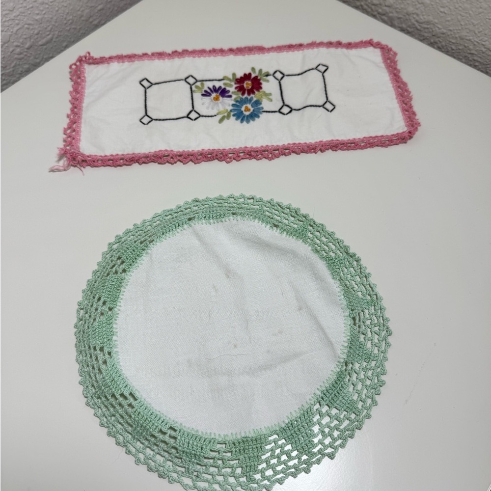 Vintage Handmade Embroidered Floral Doily Set Pink Green Crochet Lace Trim 2pc